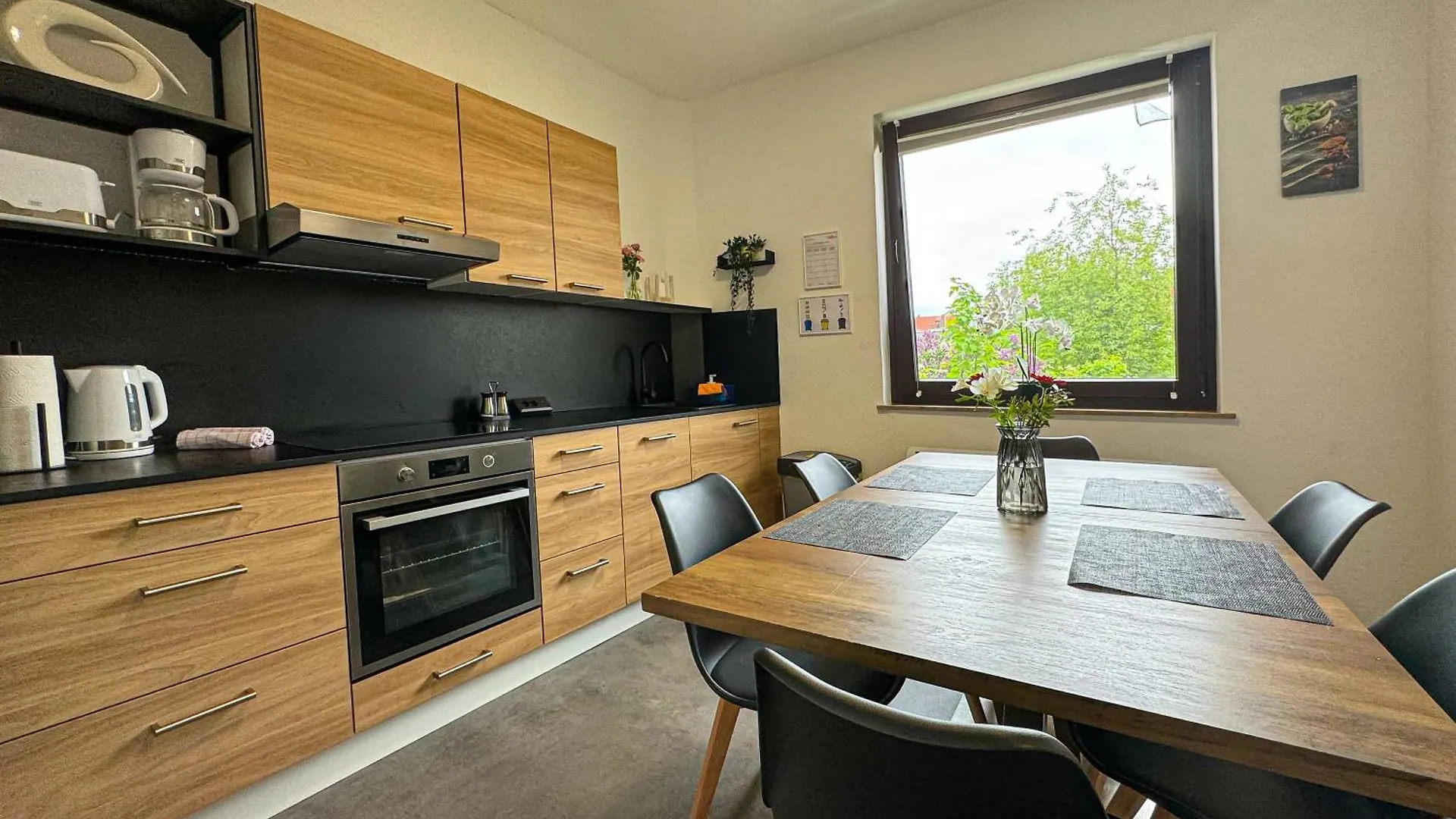 Immostay #8 - Haus Fuer 13 Personen Mit 7 Zimmer - Grosser Garten & Grill, Free Parking, Wlan Bremen