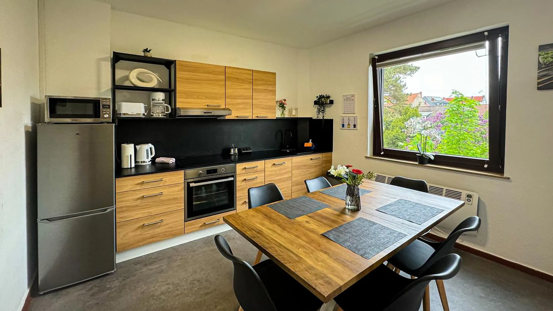 Immostay #8 - Haus Fuer 13 Personen Mit 7 Zimmer - Grosser Garten & Grill, Free Parking, Wlan Bremen Tyskland