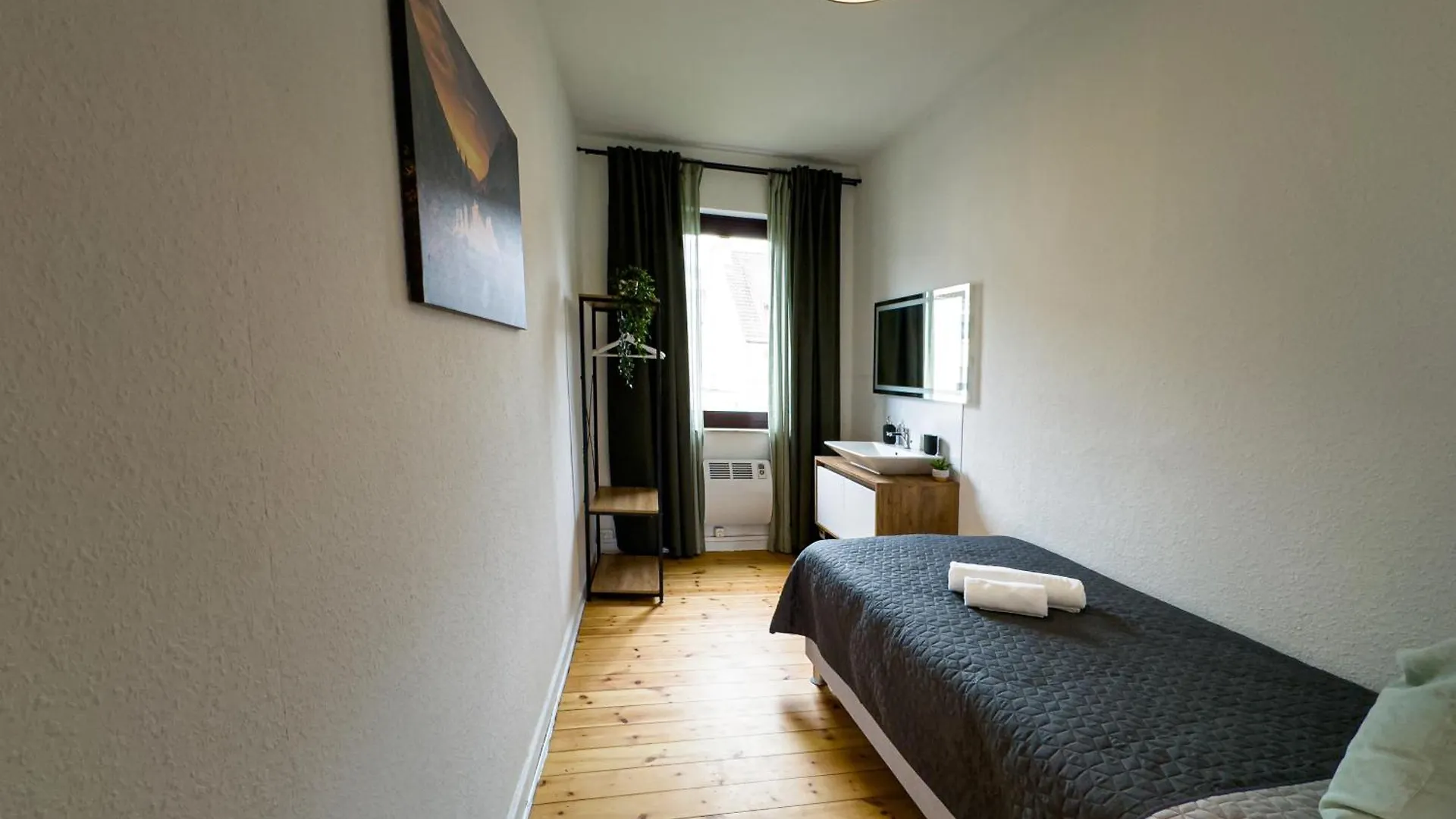 Immostay #8 - Haus Fuer 13 Personen Mit 7 Zimmer - Grosser Garten & Grill, Free Parking, Wlan Bremen 0*,