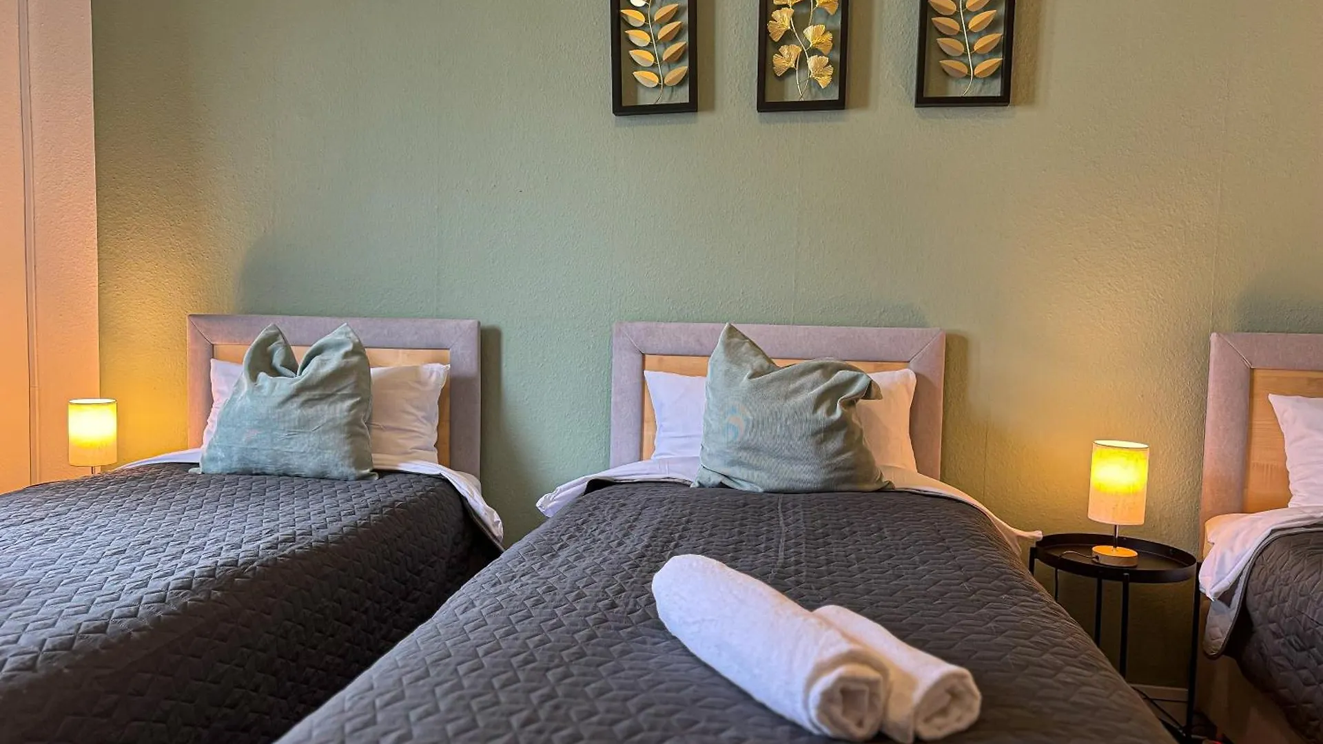Immostay #8 - Haus Fuer 13 Personen Mit 7 Zimmer - Grosser Garten & Grill, Free Parking, Wlan Bremen Tyskland