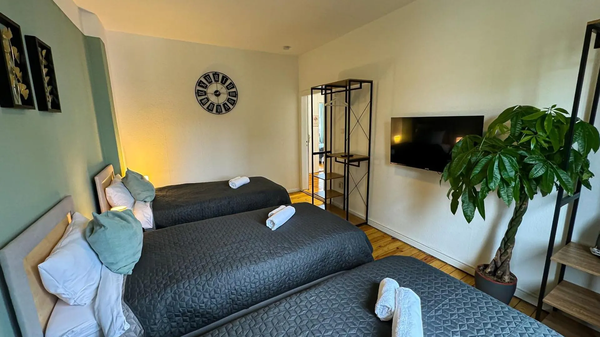 Immostay #8 - Haus Fuer 13 Personen Mit 7 Zimmer - Grosser Garten & Grill, Free Parking, Wlan Bremen