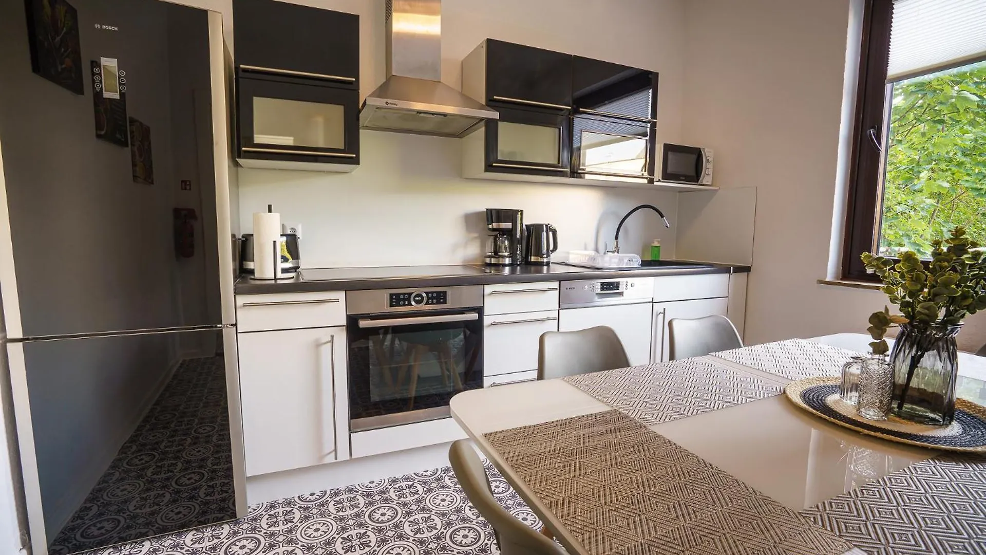 Lägenhet Immostay #8 - Haus Fuer 13 Personen Mit 7 Zimmer - Grosser Garten & Grill, Free Parking, Wlan Bremen
