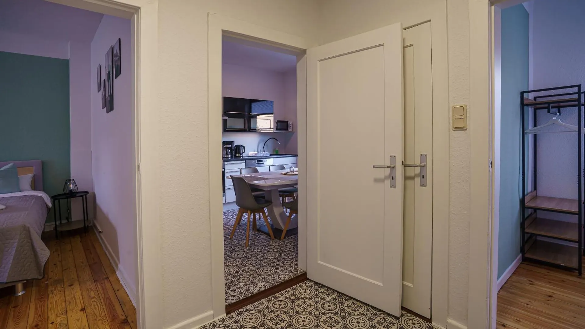 Immostay #8 - Haus Fuer 13 Personen Mit 7 Zimmer - Grosser Garten & Grill, Free Parking, Wlan Bremen 0*,  Tyskland